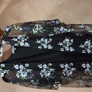 🌿Haptics Kimono Embroidered Flowers NEW